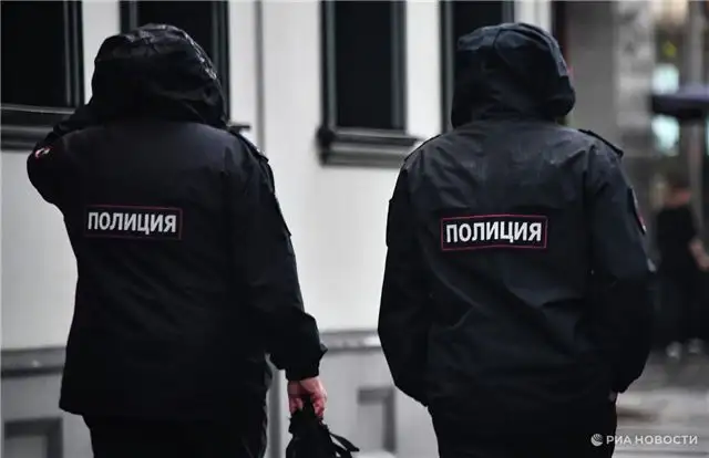 МВД - 16 подростков доставлены в полицию после беспорядков в торговом центре Новой Москвы