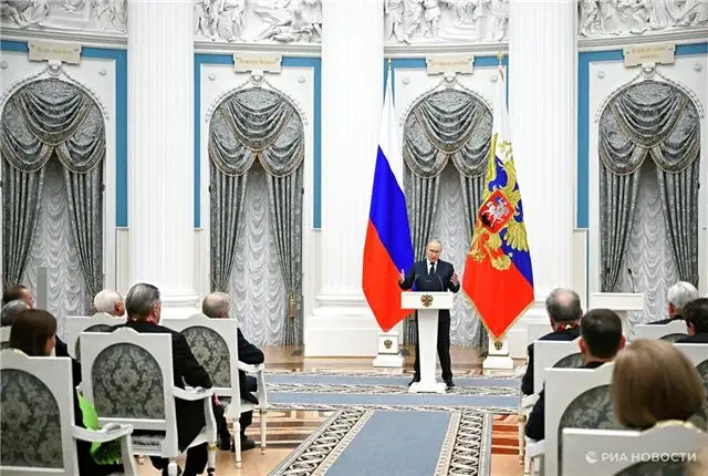 Путин вручил Захаровой орден «За заслуги перед Отечеством» IV степени
