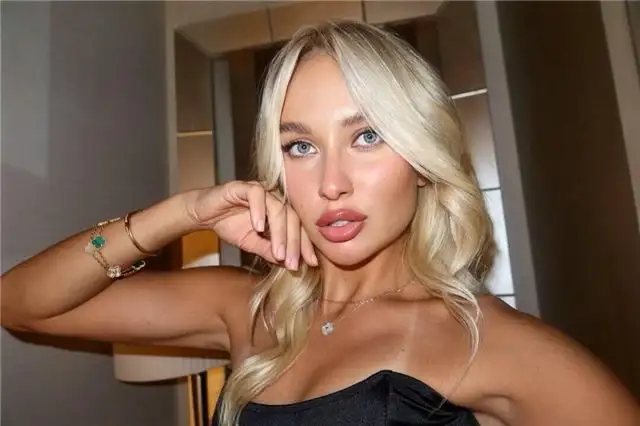 Потапова отвергла дружеские объятия россиянки Александровой после матча