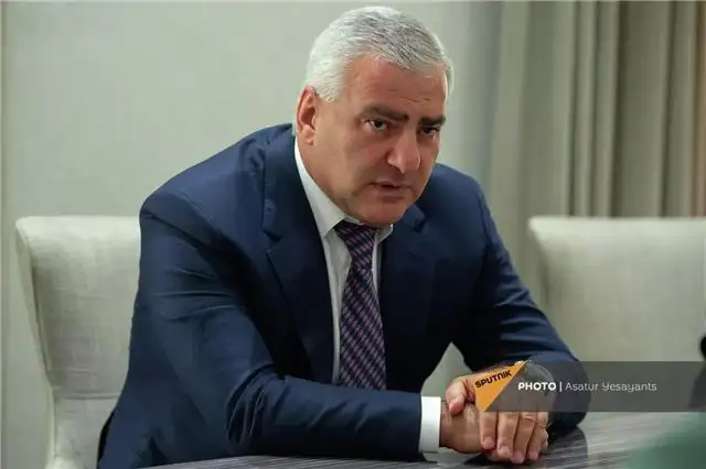 Карапетян готов отказаться от гражданств РФ и Кипра ради участия в выб…